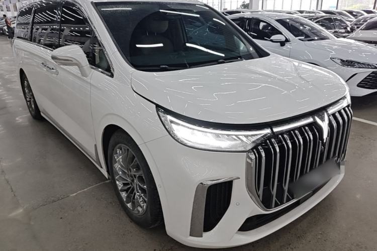 Used VOYAH Dream 2024 PHEV Ultra-Long Range Flagship Edition Front Right 45 Deg
