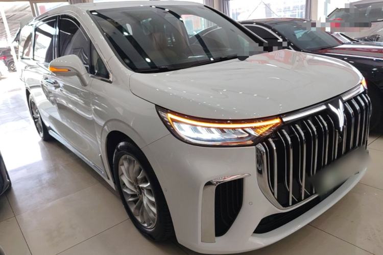 Used VOYAH Dream 2024 PHEV Extended-Range Premium Edition Front Right 45 Deg