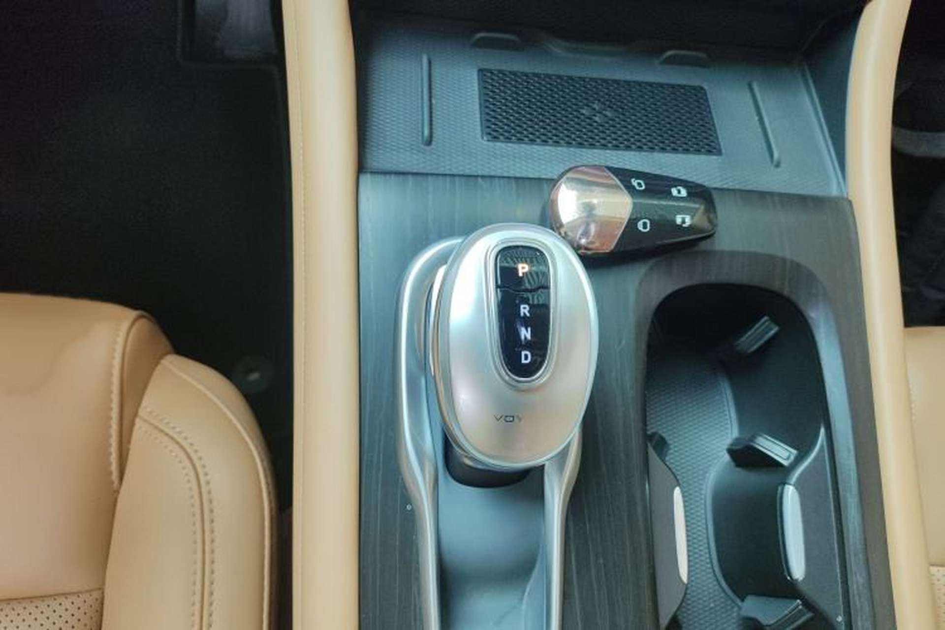 Used VOYAH Dream 2024 PHEV Extended-Range Premium Edition Gear Lever