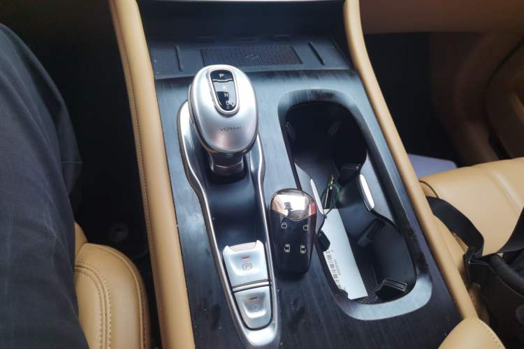 Used VOYAH Dream 2024 PHEV Extended-Range Premium Edition Gear Lever