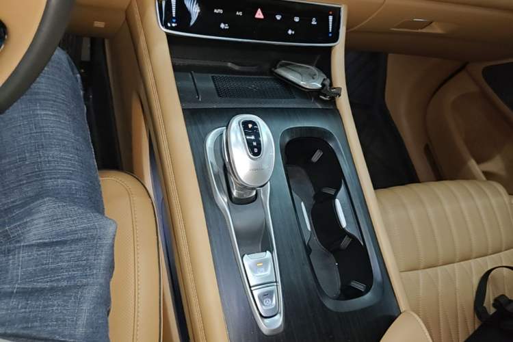 Used VOYAH Dream 2024 PHEV Ultra-Long Range Flagship Edition Gear Lever