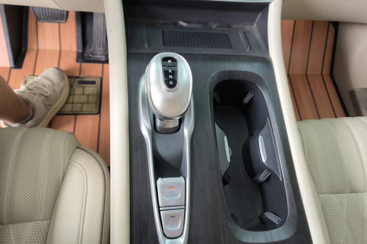 Used VOYAH Dream 2024 PHEV Extended-Range Premium Edition Gear Lever