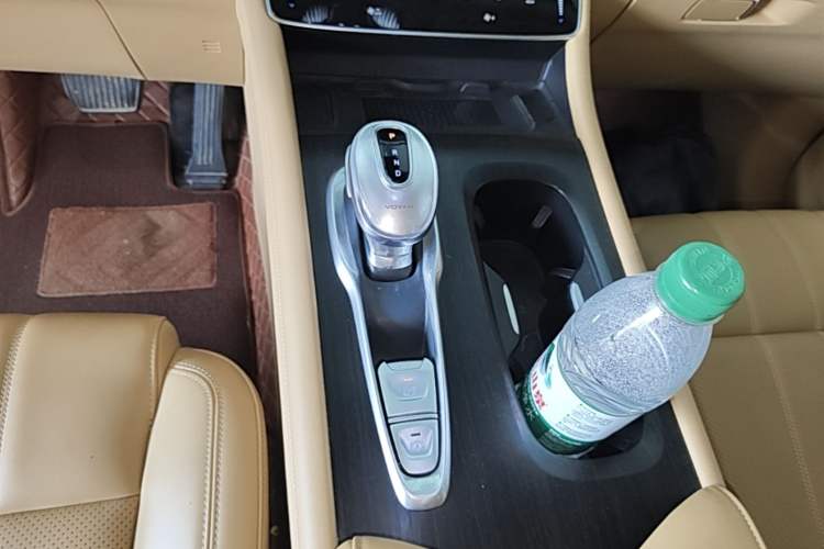 Used VOYAH Dream 2024 PHEV Extended-Range Premium Edition Gear Lever