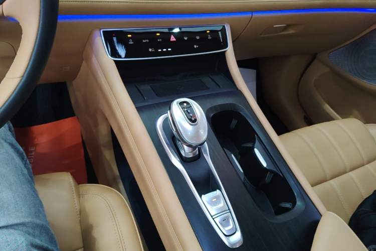 Used VOYAH Dream 2024 PHEV Extended-Range Premium Edition Gear Lever