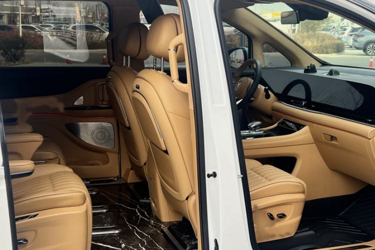 Used VOYAH Dream 2024 PHEV Ultra-Long Range Flagship Edition Interior 1