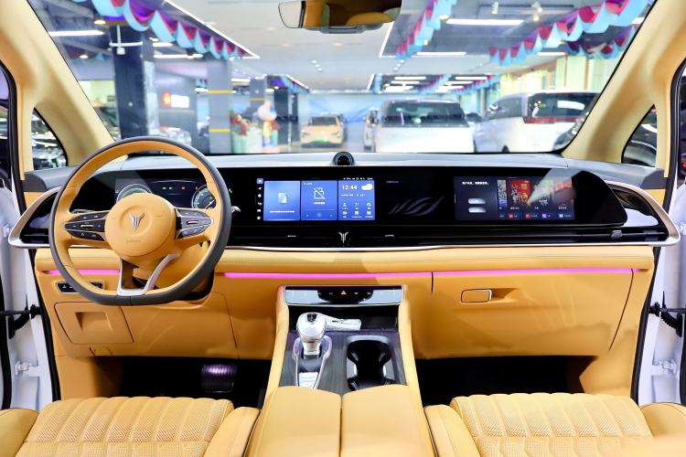 Used VOYAH Dream 2024 PHEV Ultra-Long Range Flagship Edition Interior 1
