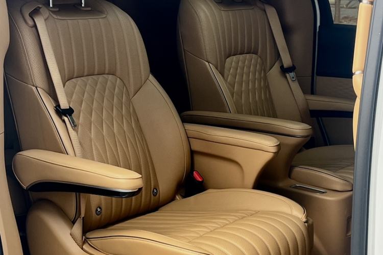 Used VOYAH Dream 2024 PHEV Ultra-Long Range Flagship Edition Interior 12