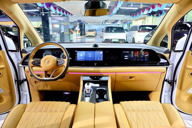 Used VOYAH Dream 2024 PHEV Ultra-Long Range Flagship Edition Interior 12