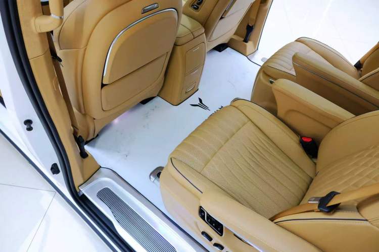 Used VOYAH Dream 2024 PHEV Ultra-Long Range Flagship Edition Interior 13