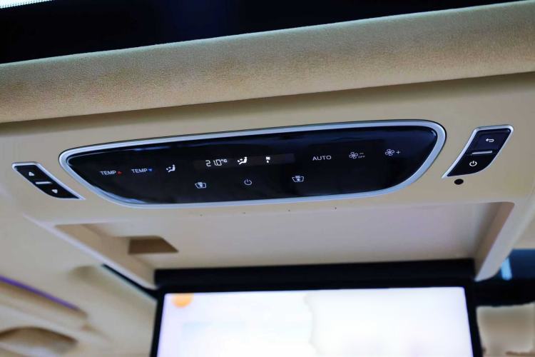 Used VOYAH Dream 2024 PHEV Ultra-Long Range Flagship Edition Interior 14
