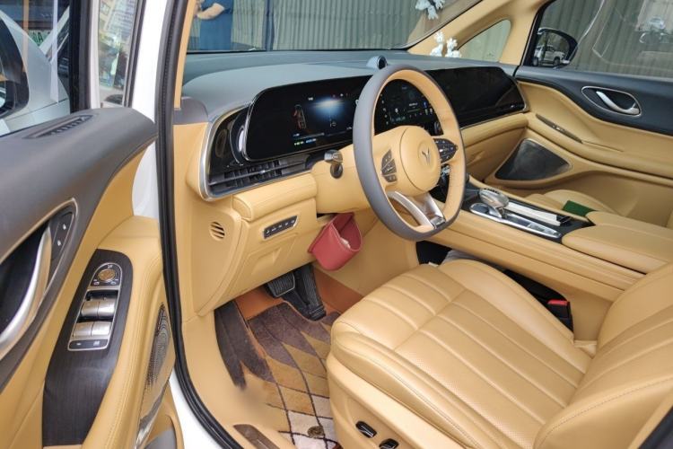 Used VOYAH Dream 2024 PHEV Extended-Range Premium Edition Interior 3