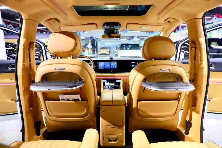 Used VOYAH Dream 2024 PHEV Ultra-Long Range Flagship Edition Interior 5