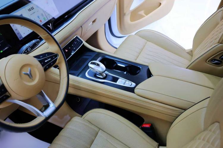 Used VOYAH Dream 2024 PHEV Ultra-Long Range Flagship Edition Interior 5