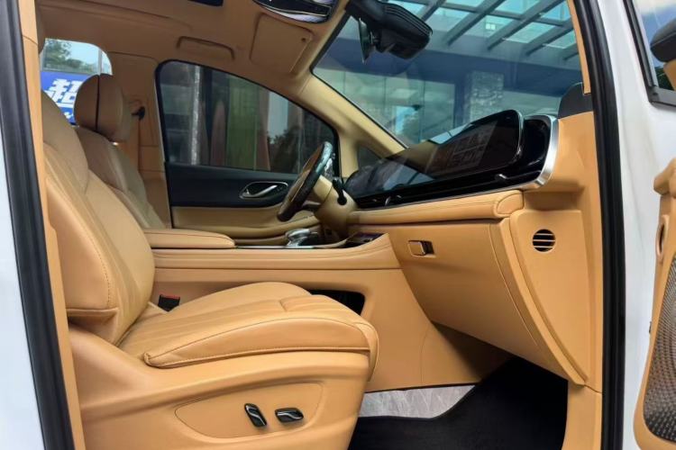 Used VOYAH Dream 2024 PHEV Extended-Range Premium Edition Interior 6