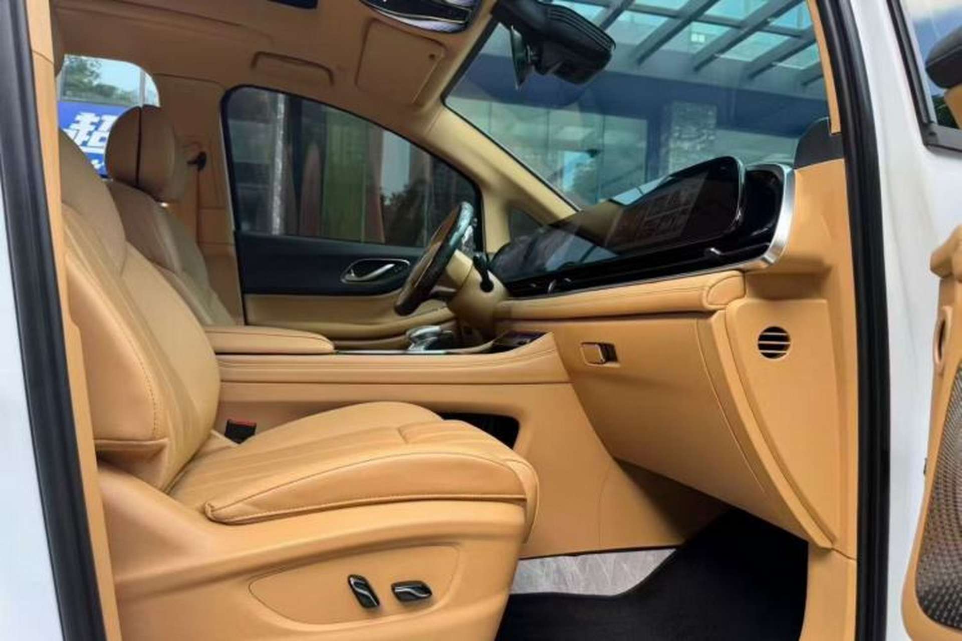 Used VOYAH Dream 2024 PHEV Extended-Range Premium Edition Interior 6