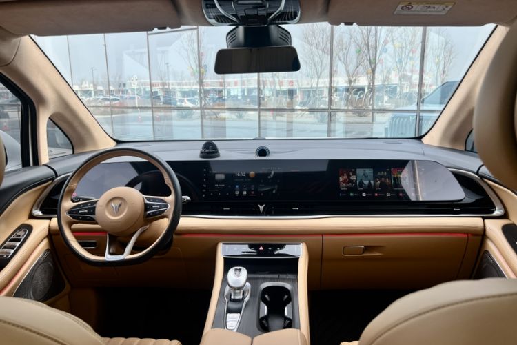 Used VOYAH Dream 2024 PHEV Ultra-Long Range Flagship Edition Interior 7