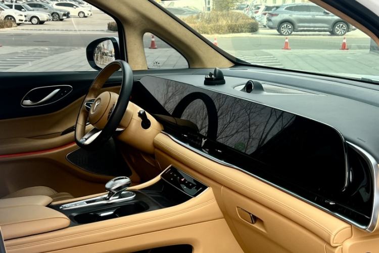 Used VOYAH Dream 2024 PHEV Ultra-Long Range Flagship Edition Interior 8