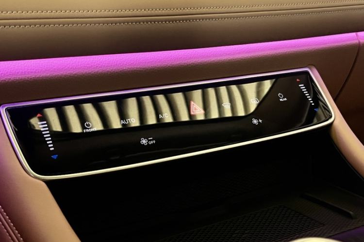 Used VOYAH Dream 2024 PHEV Ultra-Long Range Flagship Edition Interior 9