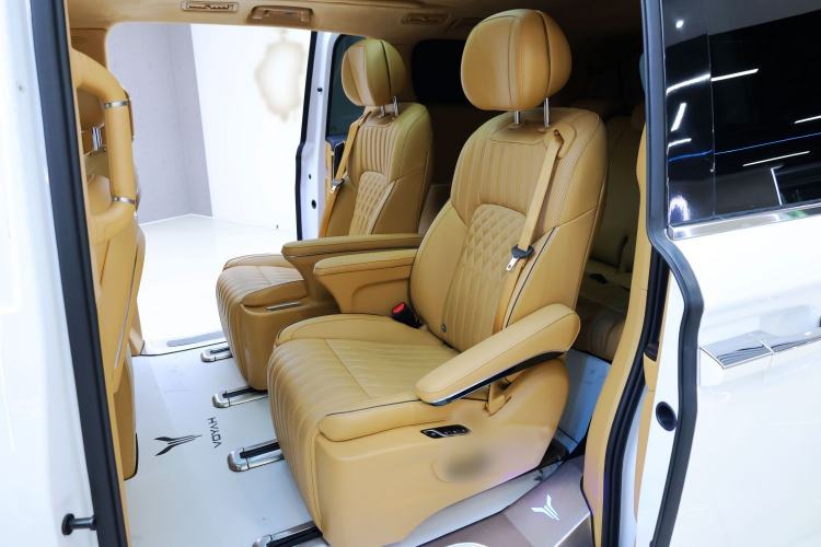 Used VOYAH Dream 2024 PHEV Ultra-Long Range Flagship Edition Interior 9