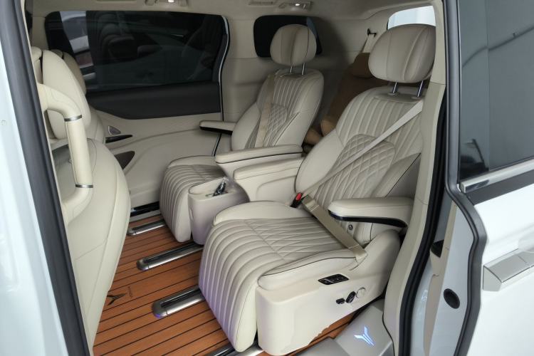 Used VOYAH Dream 2024 PHEV Extended-Range Premium Edition Left Rear Seat