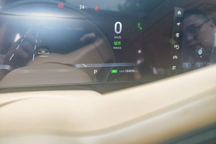 Used VOYAH Dream 2024 PHEV Extended-Range Premium Edition Odometer Close Up