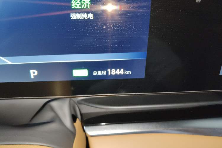 Used VOYAH Dream 2024 PHEV Ultra-Long Range Flagship Edition Odometer Close Up