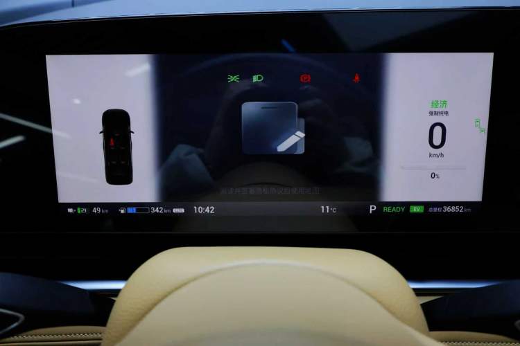 Used VOYAH Dream 2024 PHEV Ultra-Long Range Flagship Edition Odometer Close Up