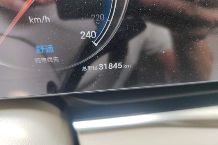Used VOYAH Dream 2024 PHEV Ultra-Long Range Flagship Edition Odometer Close Up