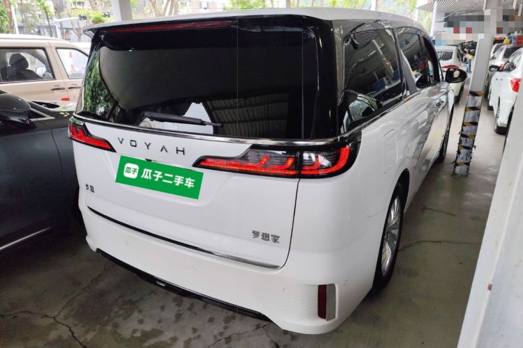 Used VOYAH Dream 2024 PHEV Extended-Range Premium Edition Rear Right 45 Deg