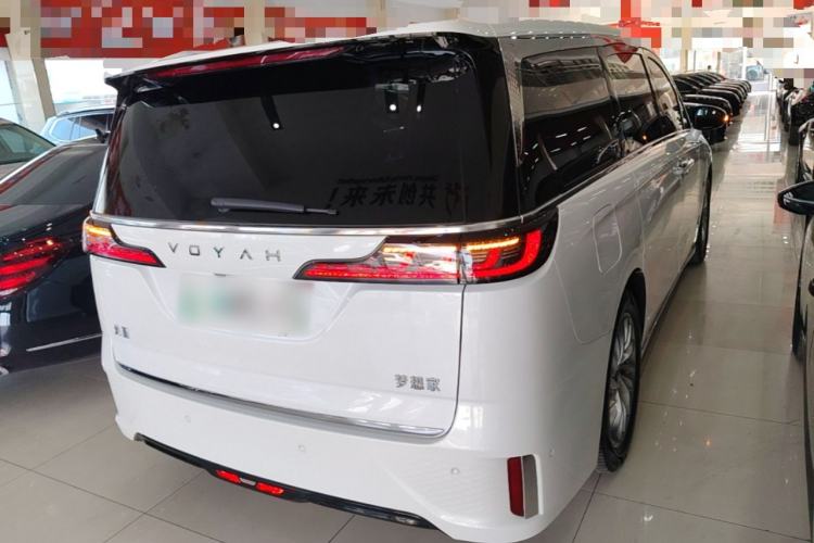 Used VOYAH Dream 2024 PHEV Extended-Range Premium Edition Rear Right 45 Deg
