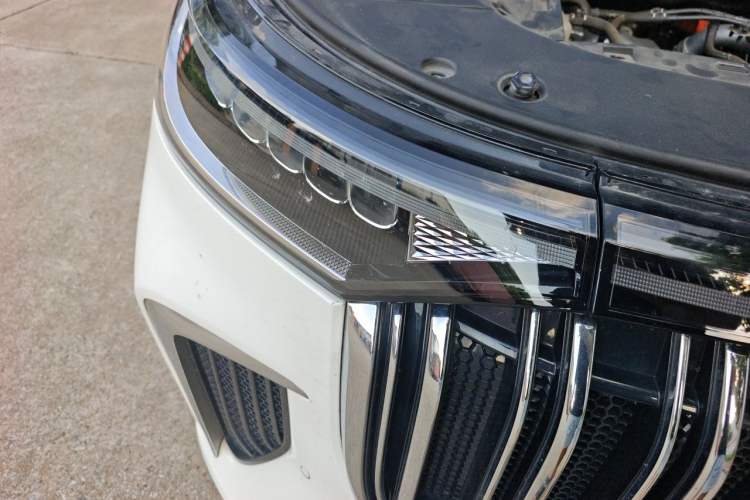 Used VOYAH Dream 2024 PHEV Extended-Range Premium Edition Right Front Headlight
