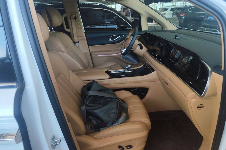 Used VOYAH Dream 2024 PHEV Extended-Range Premium Edition Right Front Seat