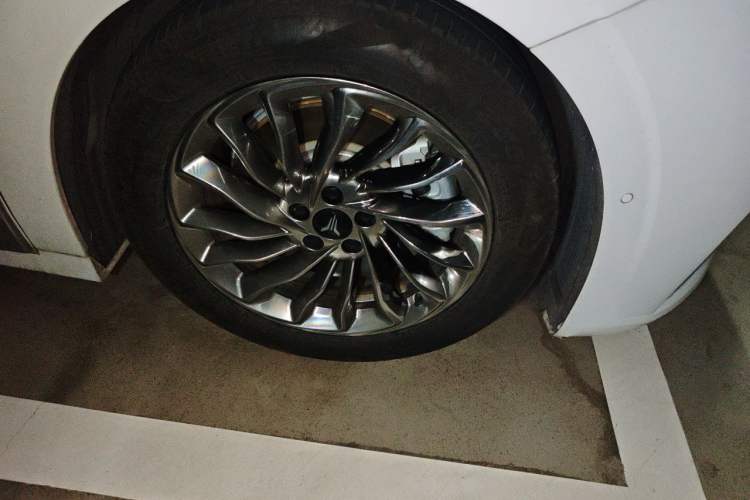 Used VOYAH Dream 2024 PHEV Ultra-Long Range Flagship Edition Right Front Wheel Hub
