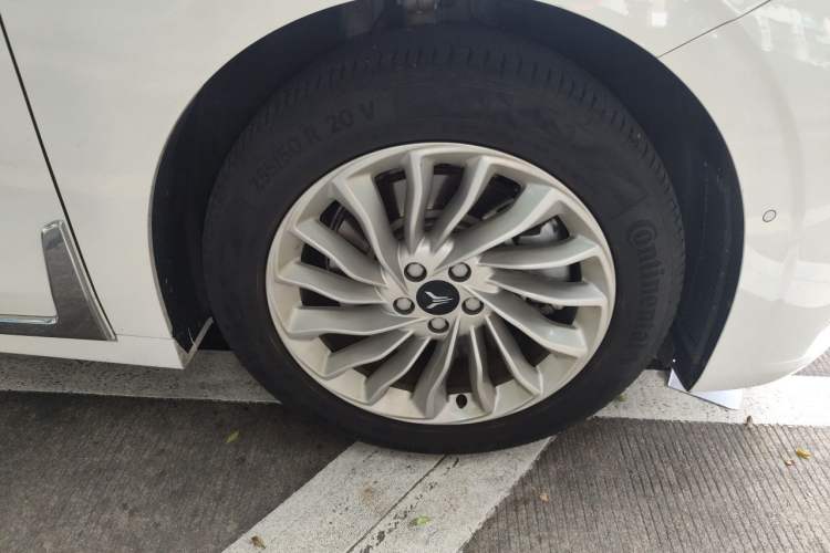Used VOYAH Dream 2024 PHEV Extended-Range Premium Edition Right Front Wheel Hub