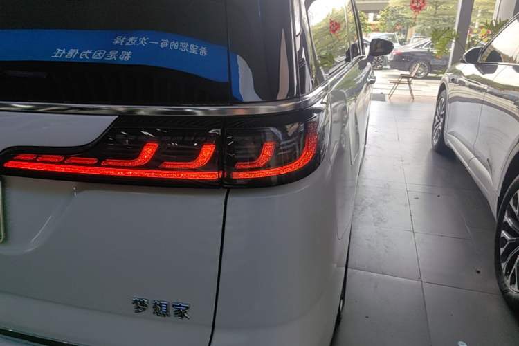 Used VOYAH Dream 2024 PHEV Extended-Range Premium Edition Right Rear Taillight