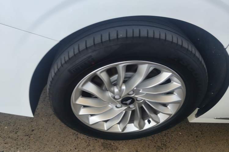 Used VOYAH Dream 2024 PHEV Extended-Range Premium Edition Right Rear Wheel Hub