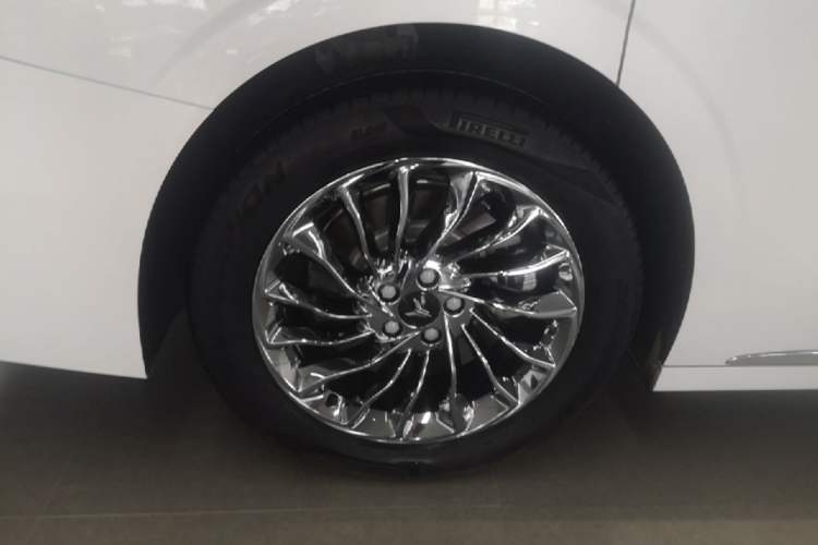 Used VOYAH Dream 2024 PHEV Extended-Range Premium Edition Right Rear Wheel Hub
