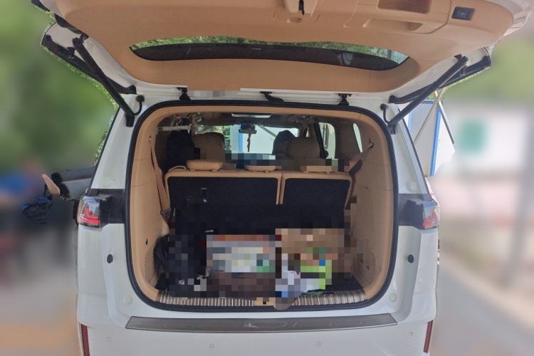 Used VOYAH Dream 2024 PHEV Extended-Range Premium Edition Trunk