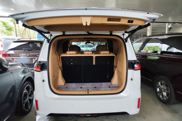 Used VOYAH Dream 2024 PHEV Extended-Range Premium Edition Trunk