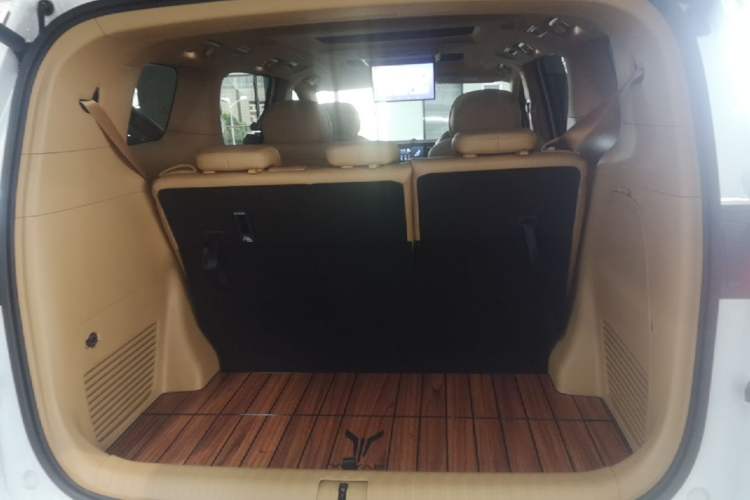 Used VOYAH Dream 2024 PHEV Extended-Range Premium Edition Trunk