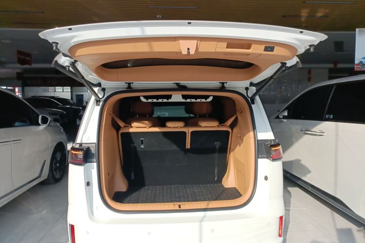 Used VOYAH Dream 2024 PHEV Ultra-Long Range Flagship Edition Trunk