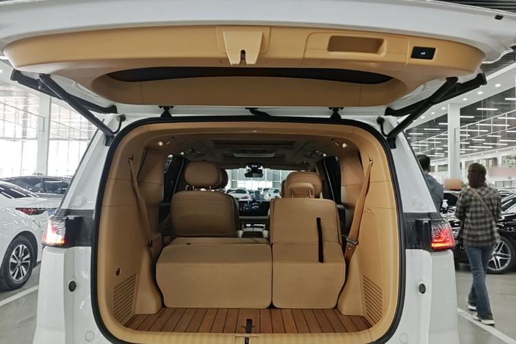 Used VOYAH Dream 2024 PHEV Ultra-Long Range Flagship Edition Trunk