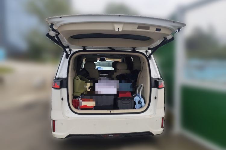 Used VOYAH Dream 2024 PHEV Extended-Range Premium Edition Trunk