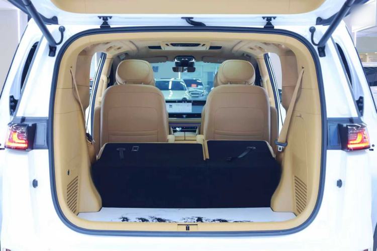 Used VOYAH Dream 2024 PHEV Ultra-Long Range Flagship Edition Trunk