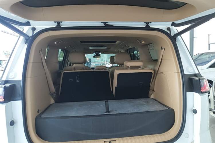 Used VOYAH Dream 2024 PHEV Extended-Range Premium Edition Trunk
