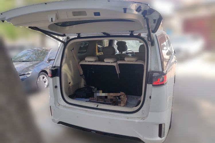 Used VOYAH Dream 2024 PHEV Ultra-Long Range Flagship Edition Trunk