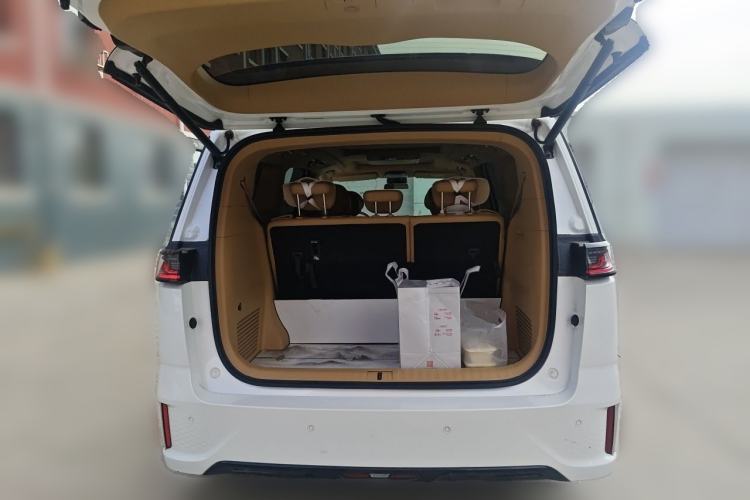 Used VOYAH Dream 2024 PHEV Ultra-Long Range Flagship Edition Trunk