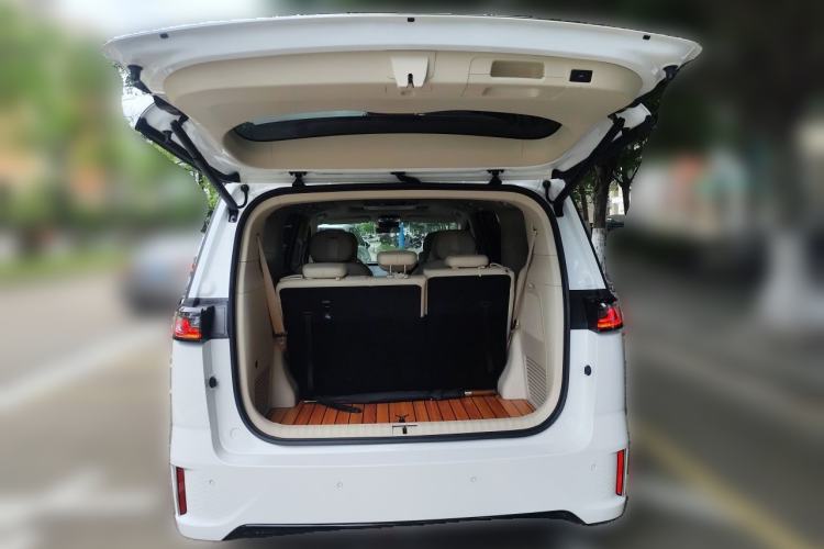 Used VOYAH Dream 2024 PHEV Extended-Range Premium Edition Trunk