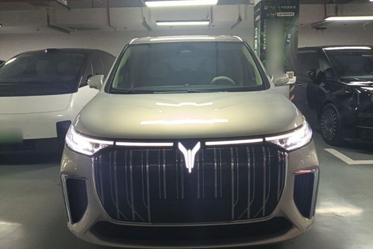 Used VOYAH Dream 2024 EV Long-Range Premium Edition Front