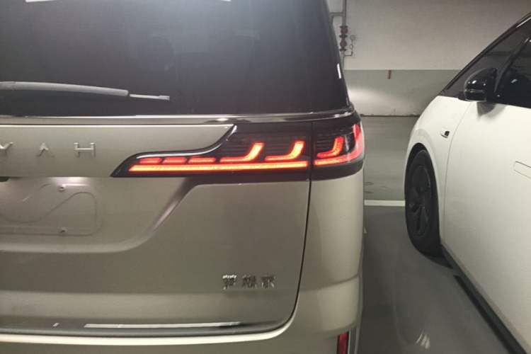 Used VOYAH Dream 2024 EV Long-Range Premium Edition Right Rear Taillight